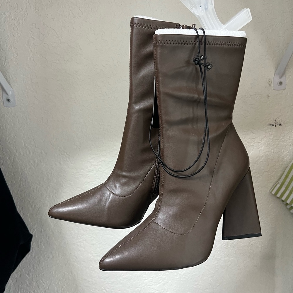 NWT Brown faux leather wide fit heel ankle boot forever 21 women’s size 7 wide